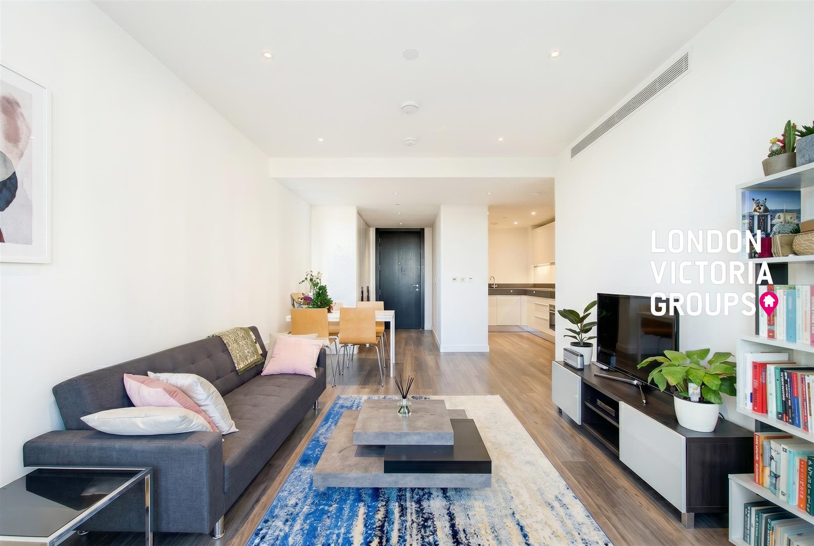 1 bed property in Kingwood House, 1 Chaucer Gardens, London